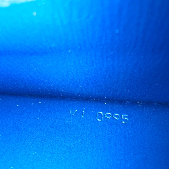 Louis Vuitton Epi Capucines Handbag - Picture 7 of 12